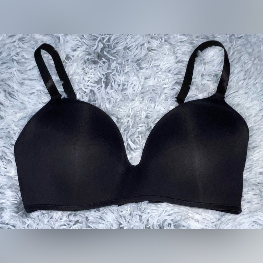 36DD Wirefree Bra Bundle of two 1 Black and 1 Nude - Picture 4 of 9